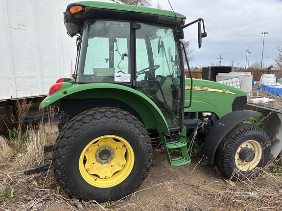 Image of John Deere 5525 equipment image 1
