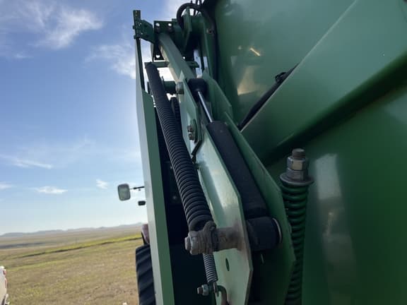 Image of John Deere 567 MegaWide equipment image 3