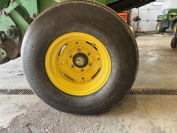 Image of John Deere 567 equipment image 4