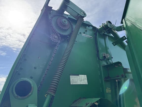 Image of John Deere 567 equipment image 4