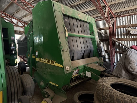 2005 John Deere 567 MegaWide Equipment Image0