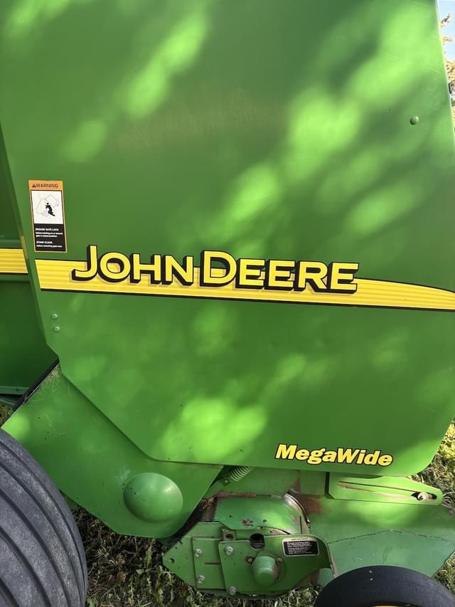 Image of John Deere 567 MegaWide equipment image 2