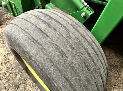 Image of John Deere 567 MegaWide equipment image 3