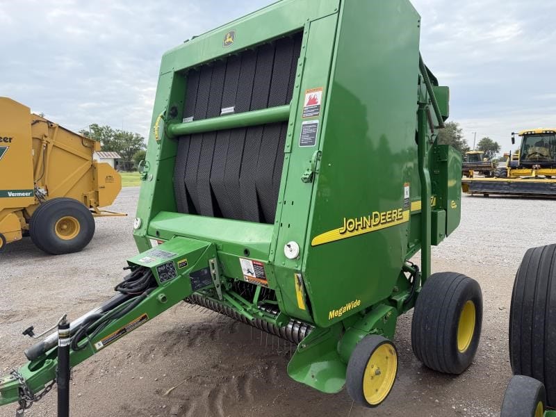 2005 John Deere 567 Equipment Image0