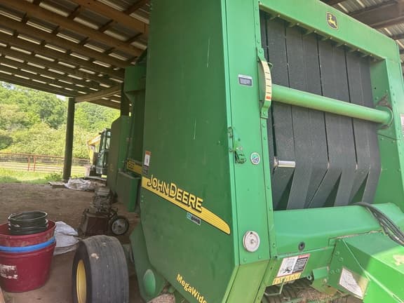 Image of John Deere 567 MegaWide equipment image 1