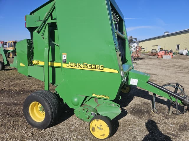 Image of John Deere 567 equipment image 1