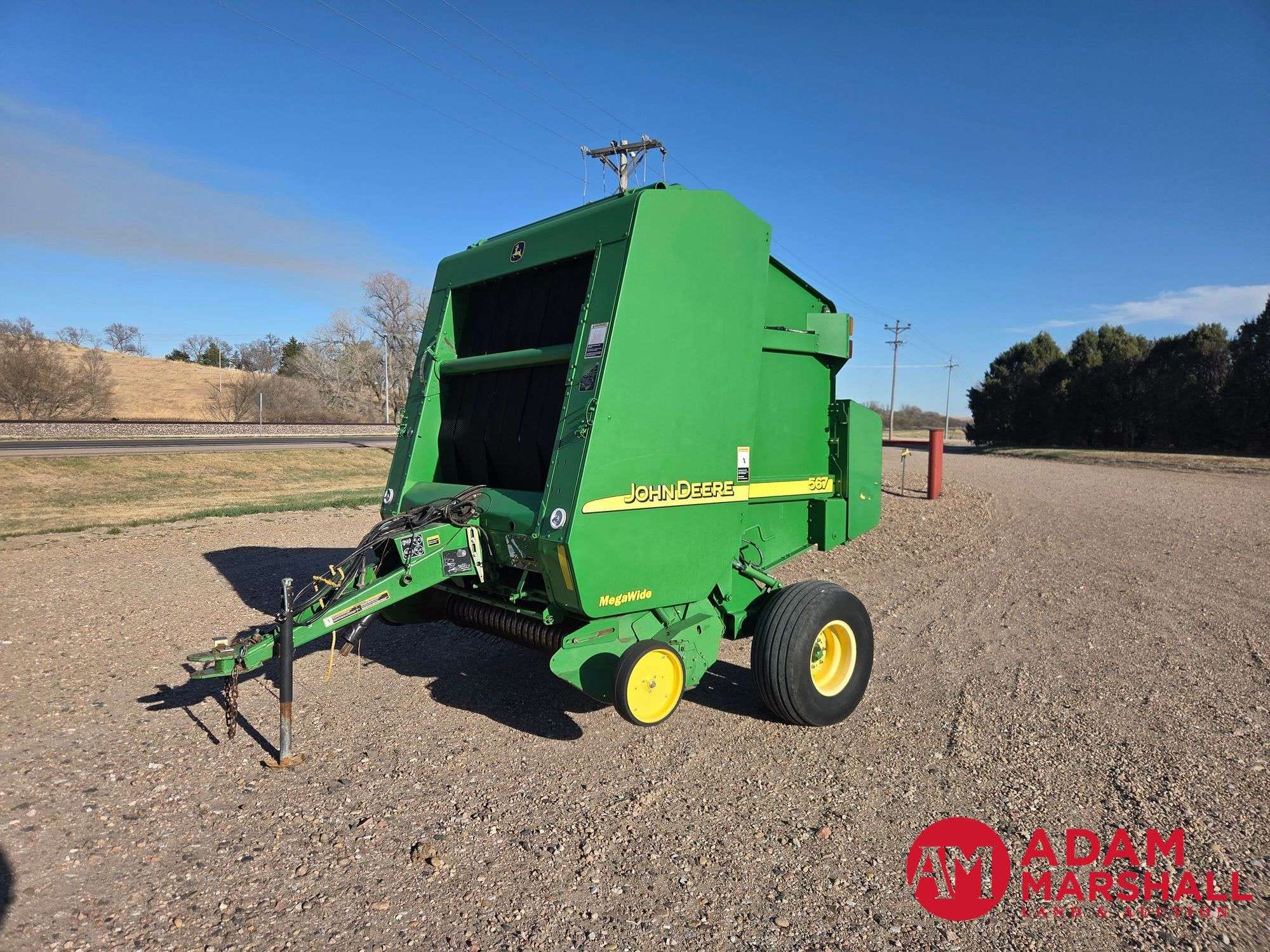 2005 John Deere 567 Equipment Image0