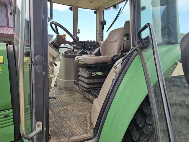 Image of John Deere 6220 equipment image 2