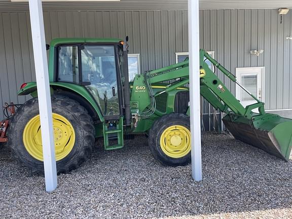 Image of John Deere 6220 equipment image 3