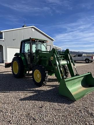 Image of John Deere 6220 equipment image 1