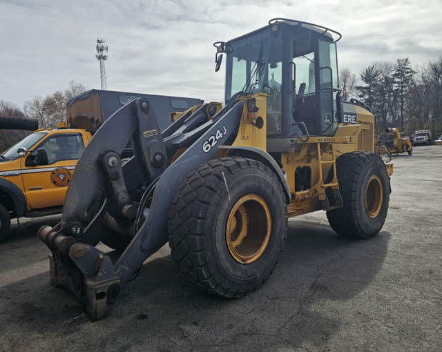 Image of John Deere 624J equipment image 1