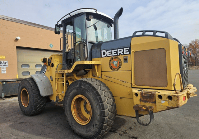 Image of John Deere 624J equipment image 2