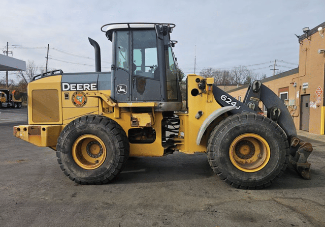 Image of John Deere 624J equipment image 3