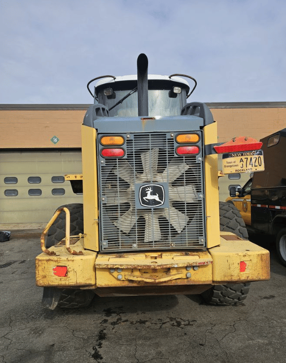 Image of John Deere 624J equipment image 4