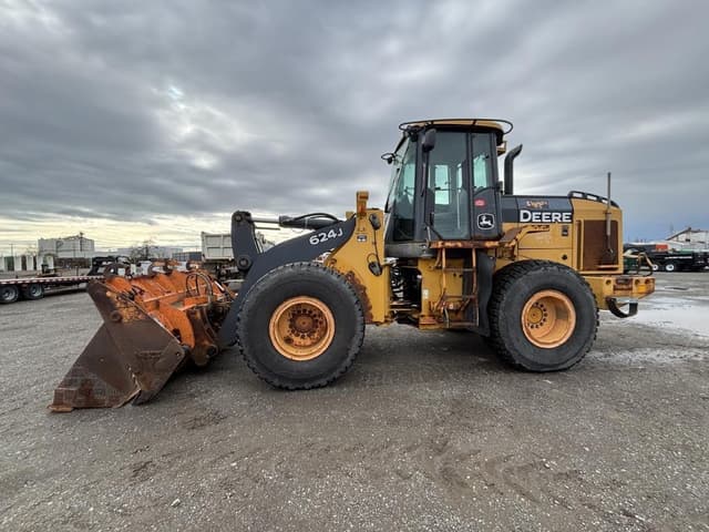 Image of John Deere 624J equipment image 4