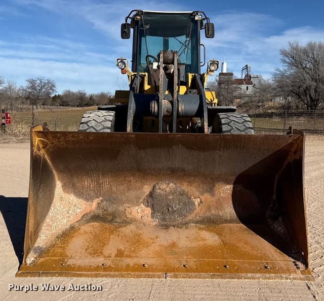 Image of John Deere 624L equipment image 1
