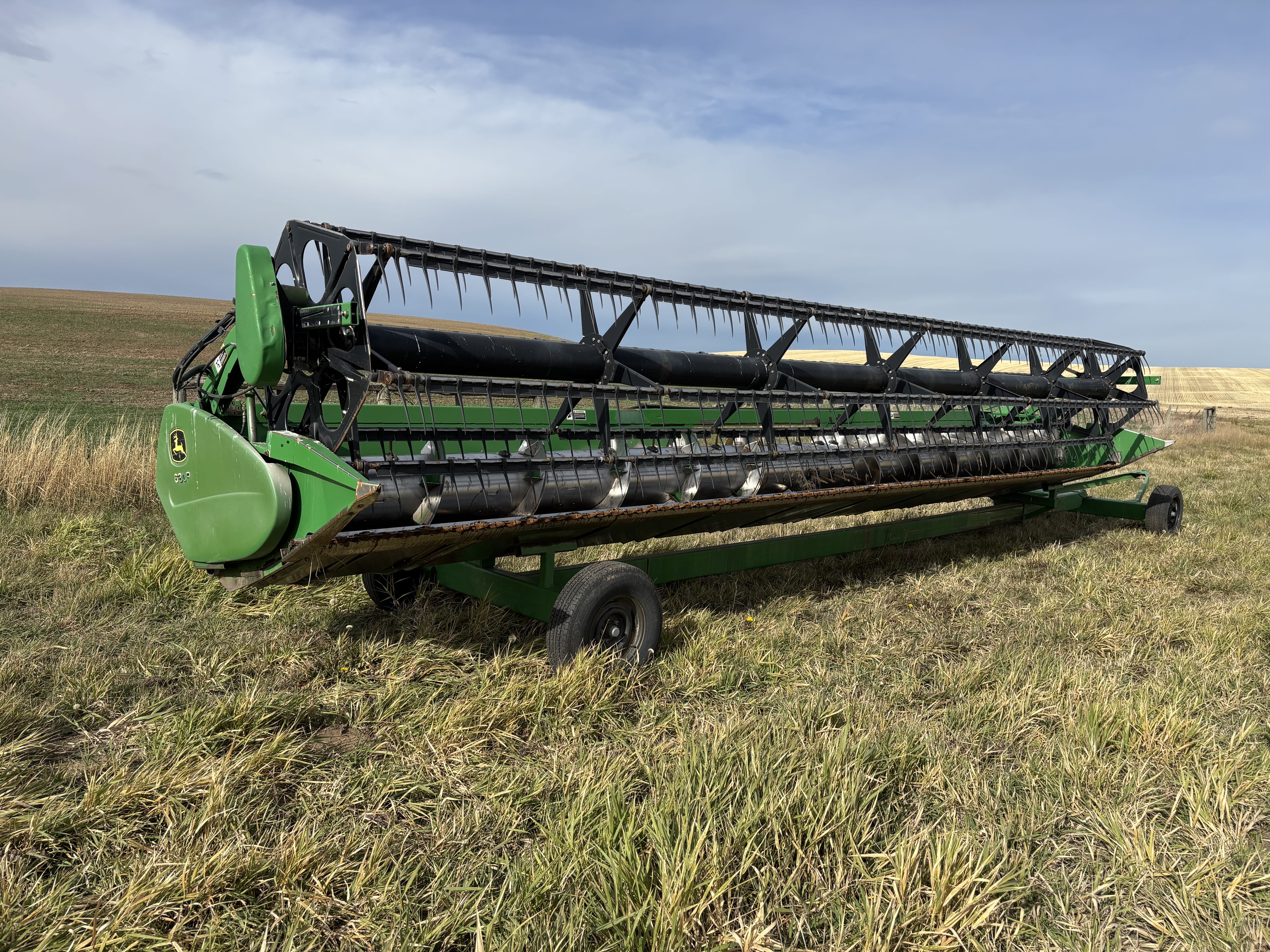 2005 John Deere 630R Equipment Image0