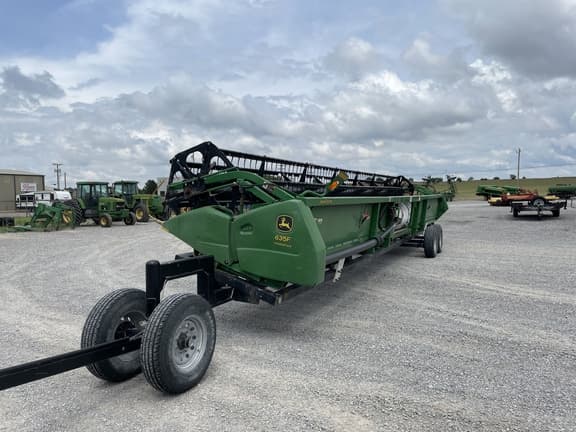 Image of John Deere 635F equipment image 4