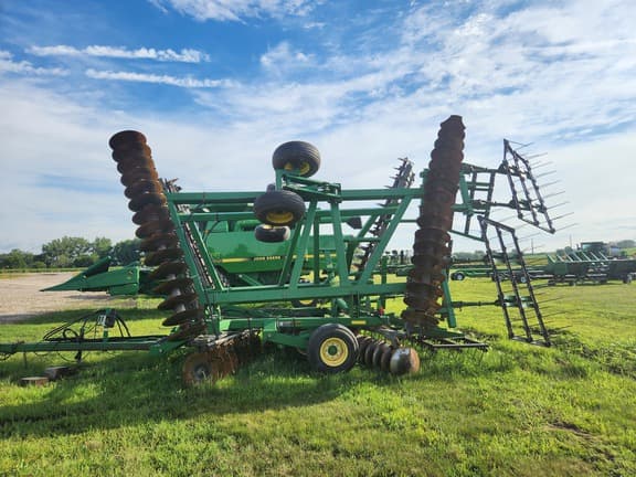 Image of John Deere 637 equipment image 1