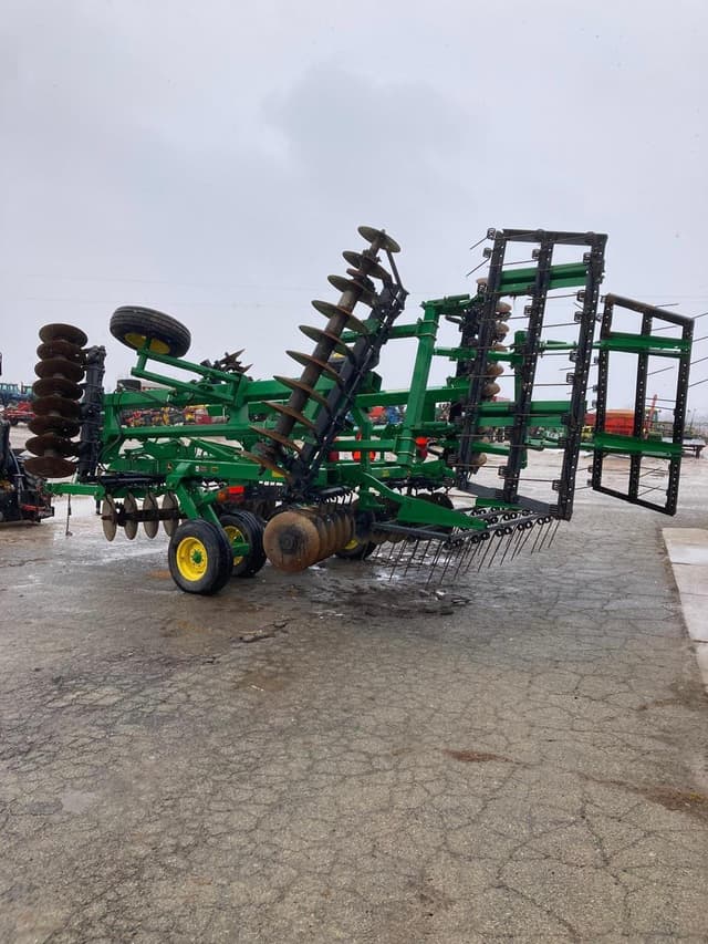 Image of John Deere 637 equipment image 1