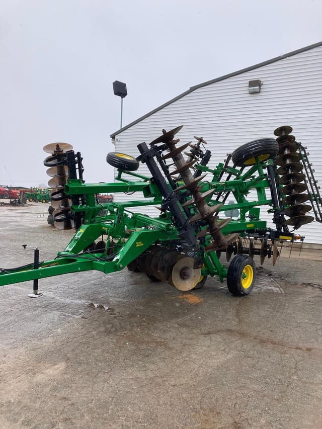 Image of John Deere 637 equipment image 2