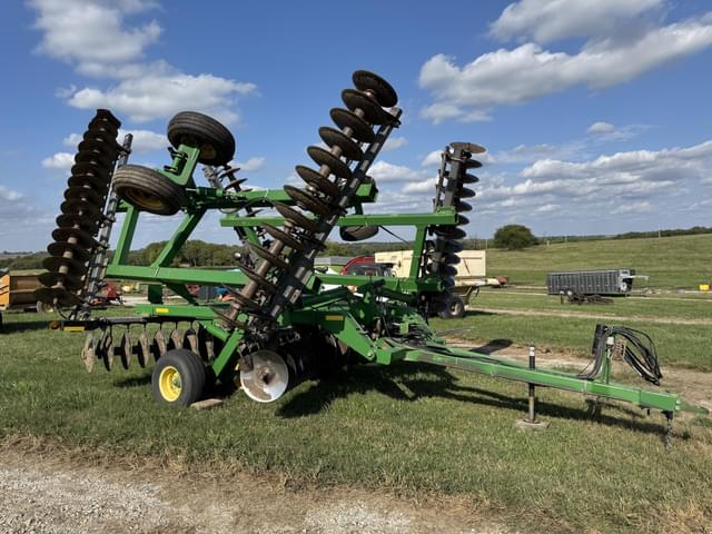 Image of John Deere 637 equipment image 1