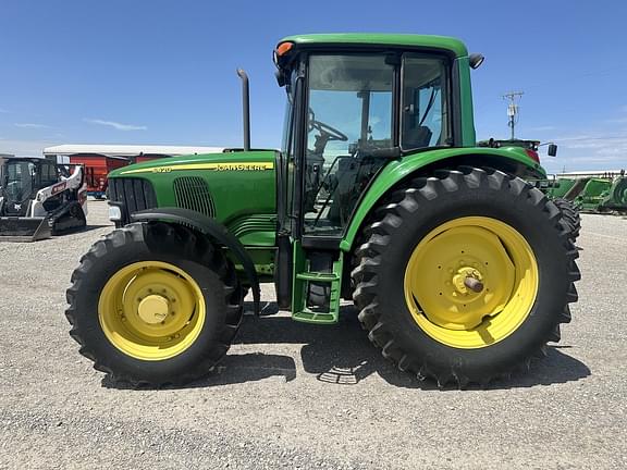 Image of John Deere 6420 equipment image 1