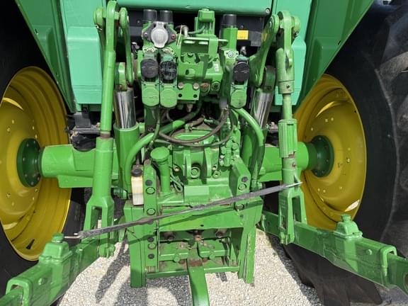 Image of John Deere 6420 equipment image 4