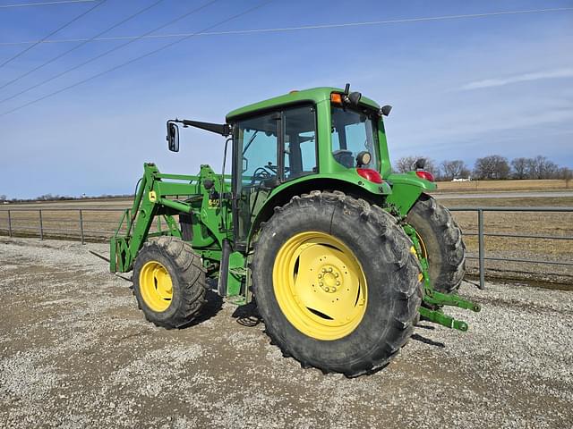 Image of John Deere 6420 equipment image 4