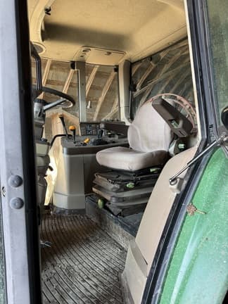 Image of John Deere 6420 equipment image 4