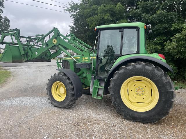 Image of John Deere 6420 equipment image 4
