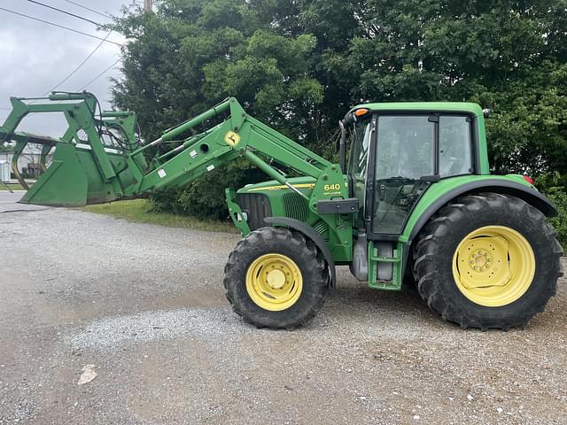 Image of John Deere 6420 equipment image 1