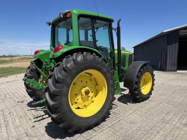 Image of John Deere 6420 equipment image 4