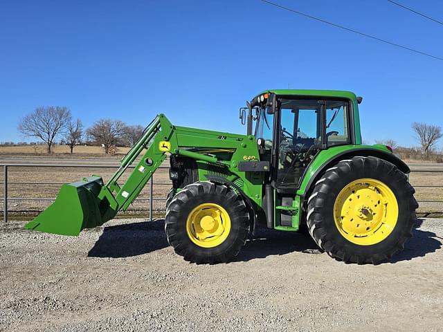 Image of John Deere 6420 equipment image 3