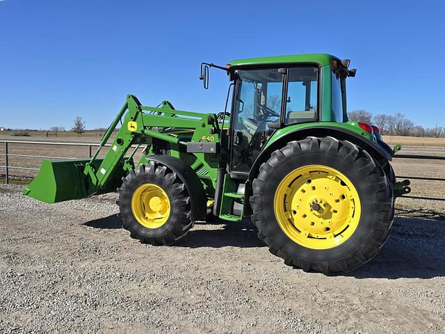 Image of John Deere 6420 equipment image 4