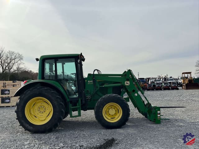 Image of John Deere 6420 equipment image 4