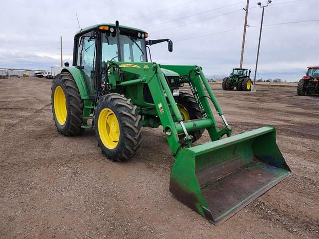 Image of John Deere 6420 equipment image 1