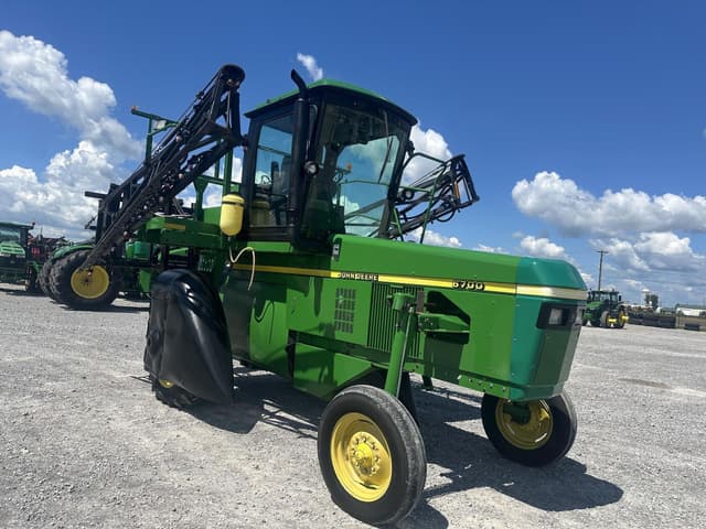 Image of John Deere 6700 equipment image 1