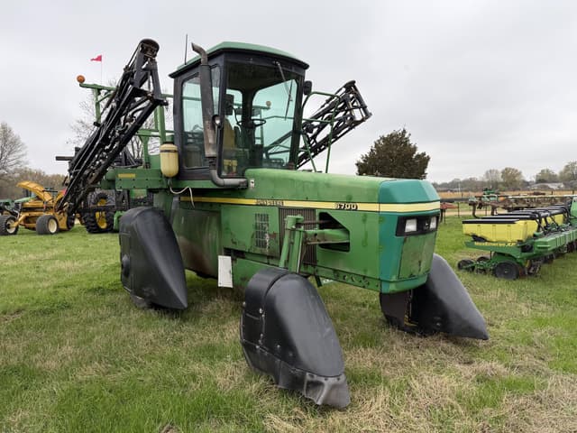 Image of John Deere 6700 equipment image 1