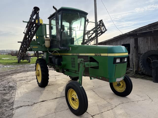 Image of John Deere 6700 equipment image 1