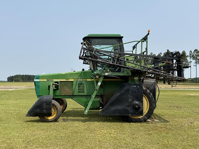 Image of John Deere 6700 equipment image 1