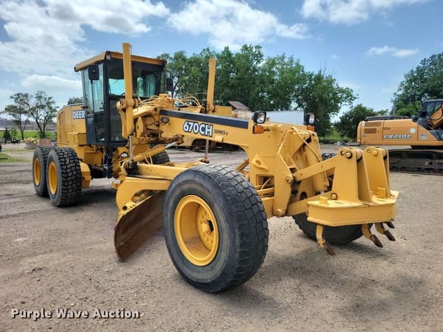 Image of John Deere 670CH equipment image 2