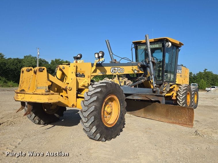 2005 John Deere 670D Equipment Image0