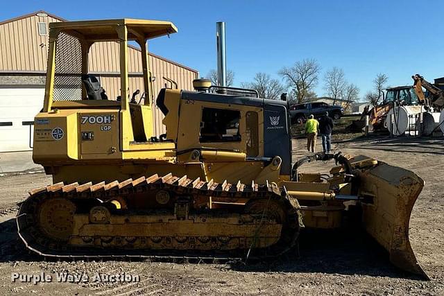 Image of John Deere 700H equipment image 3