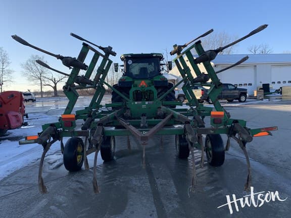 Image of John Deere 714 equipment image 4