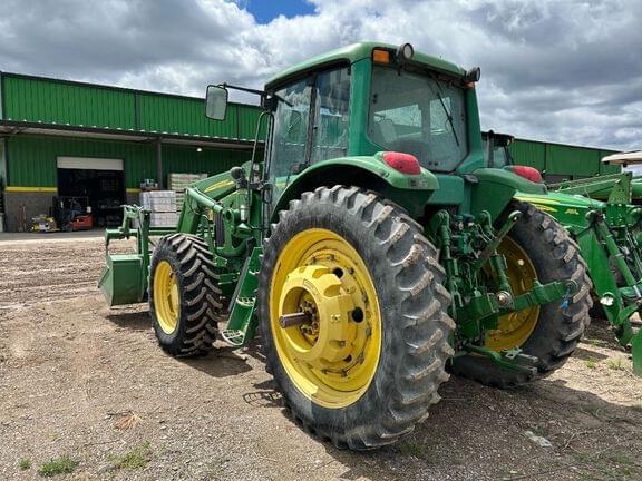 Image of John Deere 7220 equipment image 1