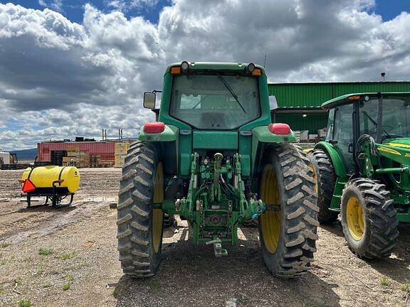 Image of John Deere 7220 equipment image 2