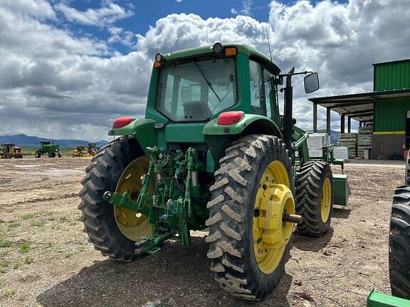 Image of John Deere 7220 equipment image 3