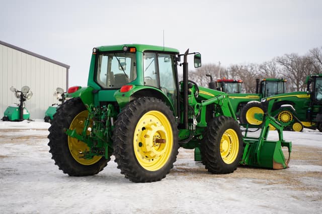 Image of John Deere 7220 equipment image 4