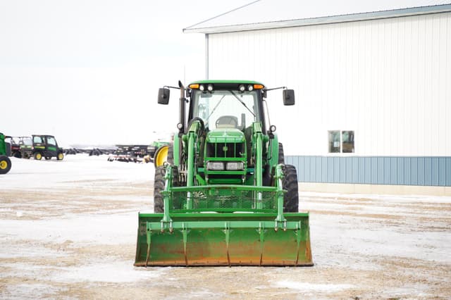 Image of John Deere 7220 equipment image 1